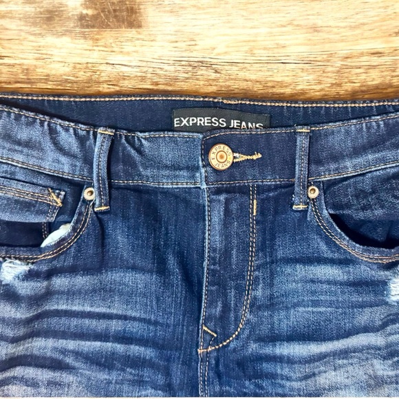 Express Mid Rise Legging Jeans - Size 6 Short - Lightly Distressed Look - Picture 3 of 4